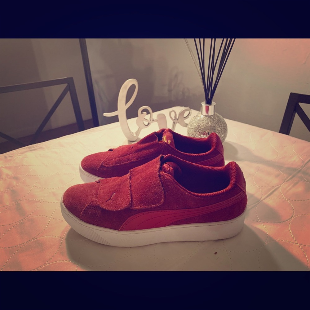 Puma Vikky Velcro Suede Platform size 6.5/ 7